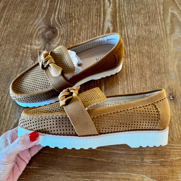 NEW camel colored NYDJ Okoa bow loafers 8.5M - Picture 5 of 12